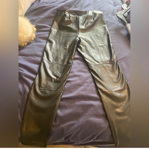 Faux leather legging- only tried on - Picture 4 of 6